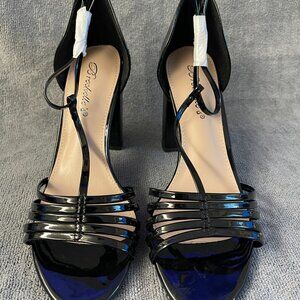 Breckelle's Aniston-17 Black Patent PU Open Toe T-Strap Block Heel Sandals-Sz 7